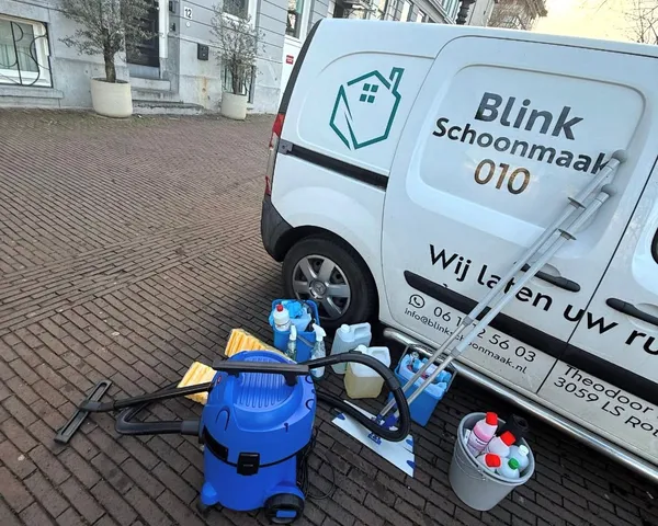 De bedrijfsbus van Blink Schoonmaak 010 met uitrusting
