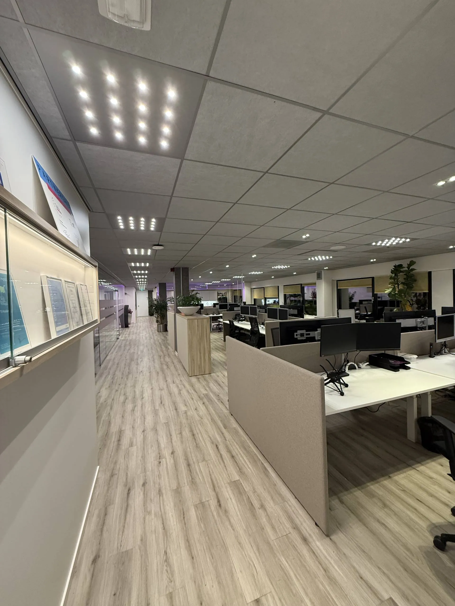 Schone kantoorvloer met houten parket